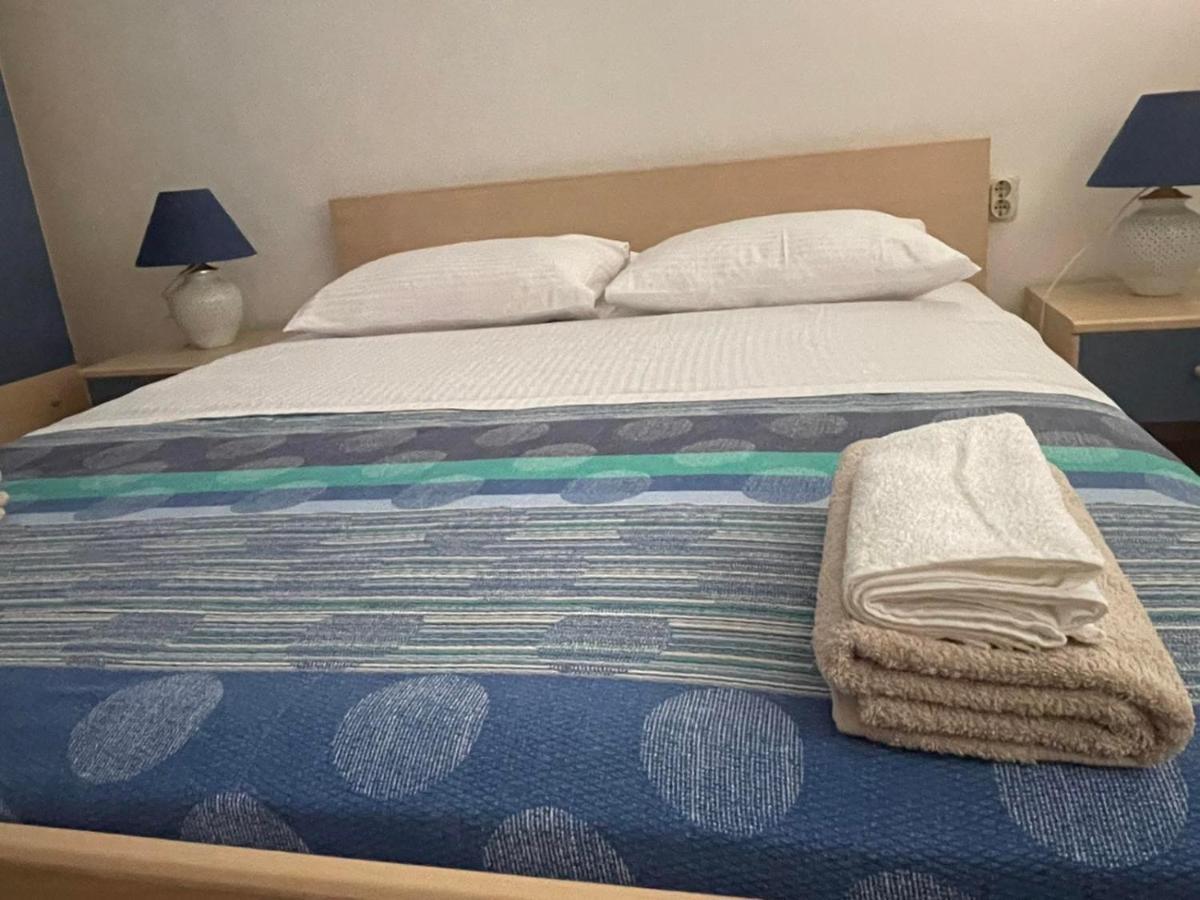 Apartman Lucija ロヴィニ エクステリア 写真